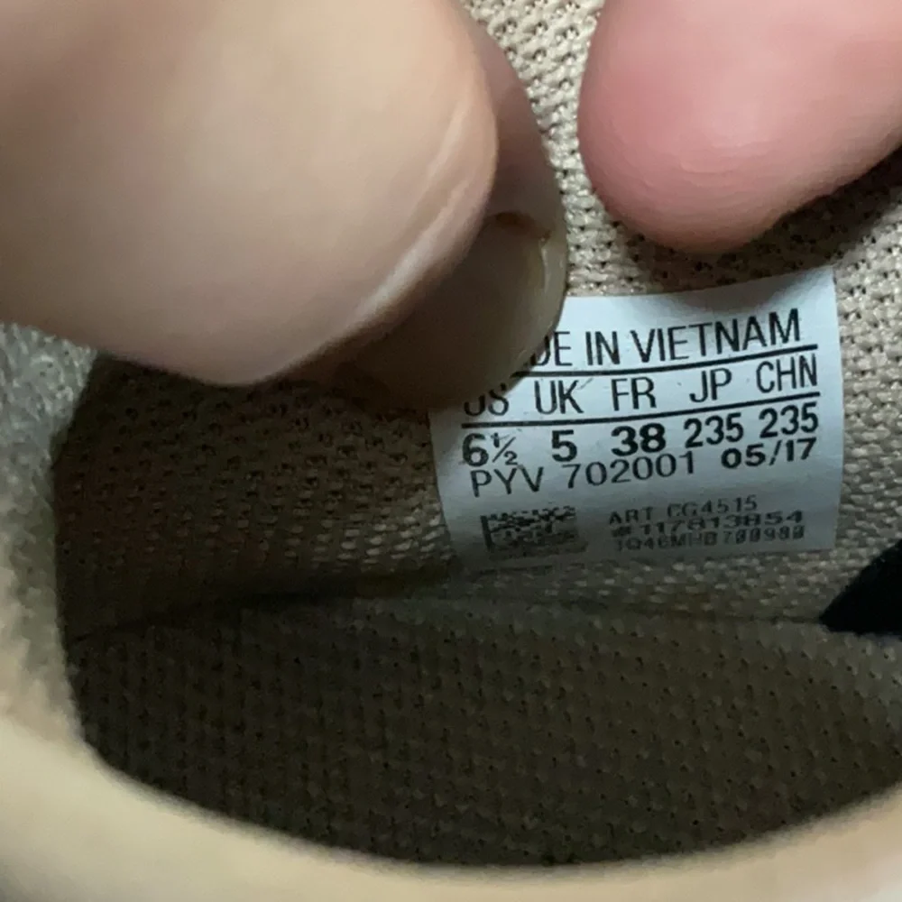 EUC Woman’s Adidas sneakers